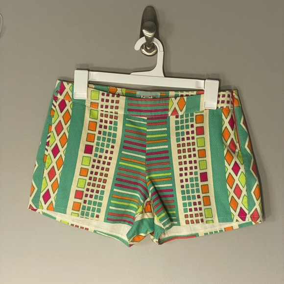 Judith March Pants - Judith March Ladies M Shorts
Geometric print 
Retro vintage look